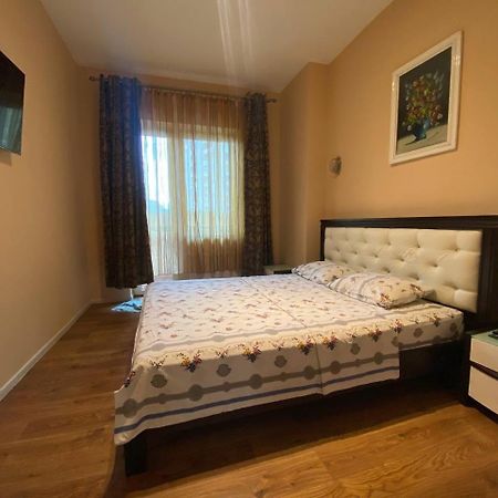 Apartment On Dragomirova Kiew Exterior foto